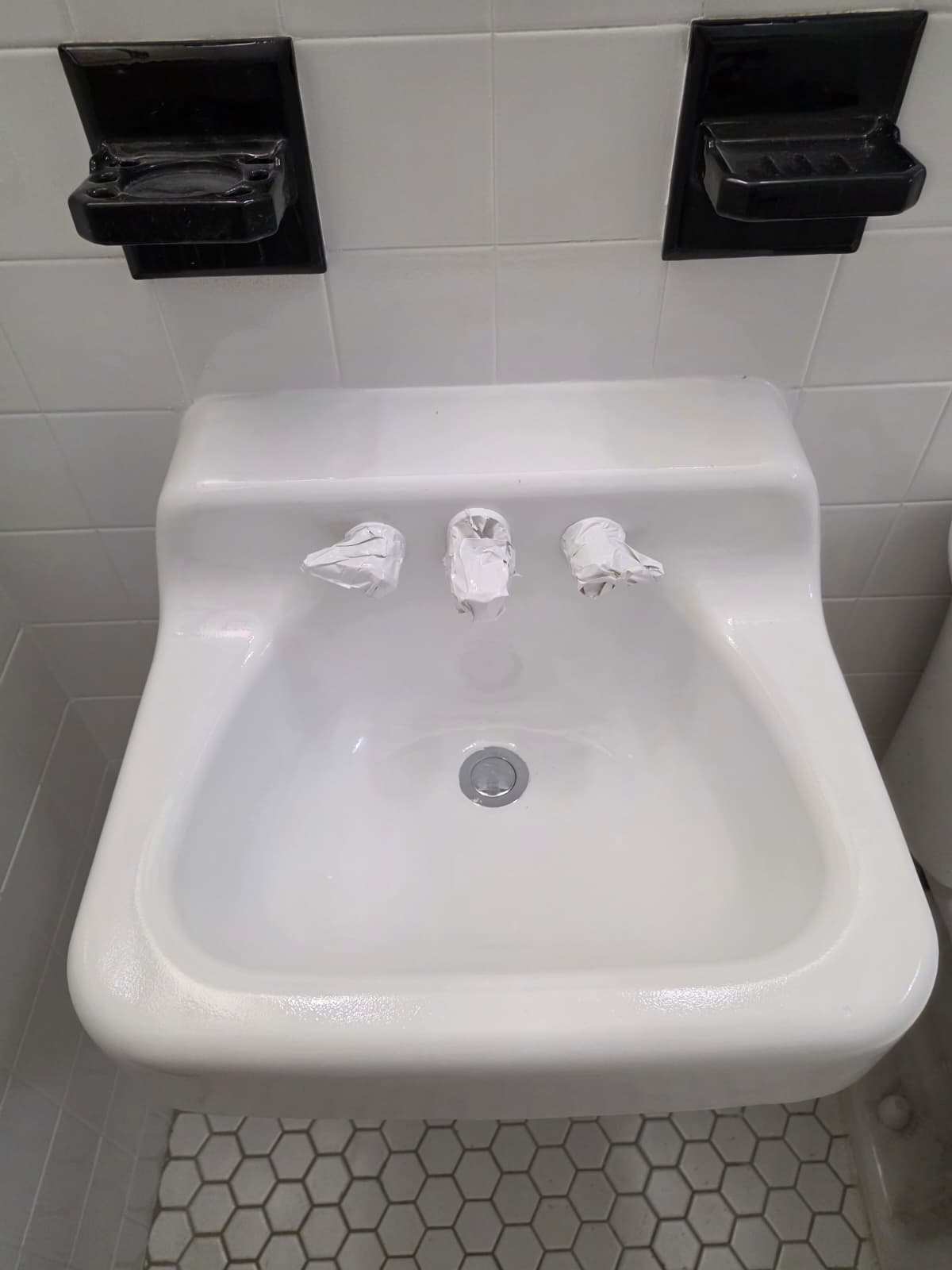 Bathtub surface after refinishing - project 5