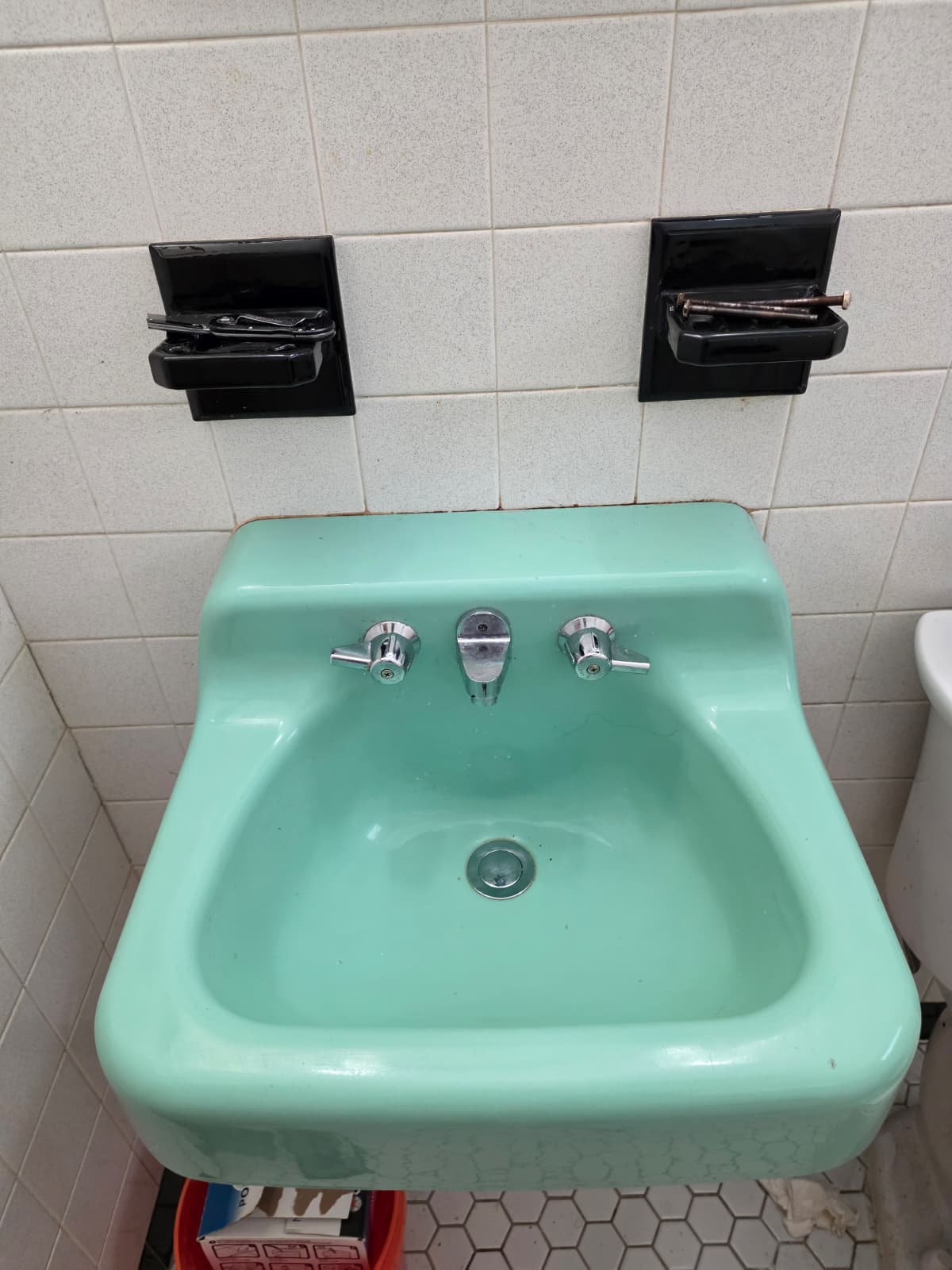 Bathtub surface before refinishing - project 5