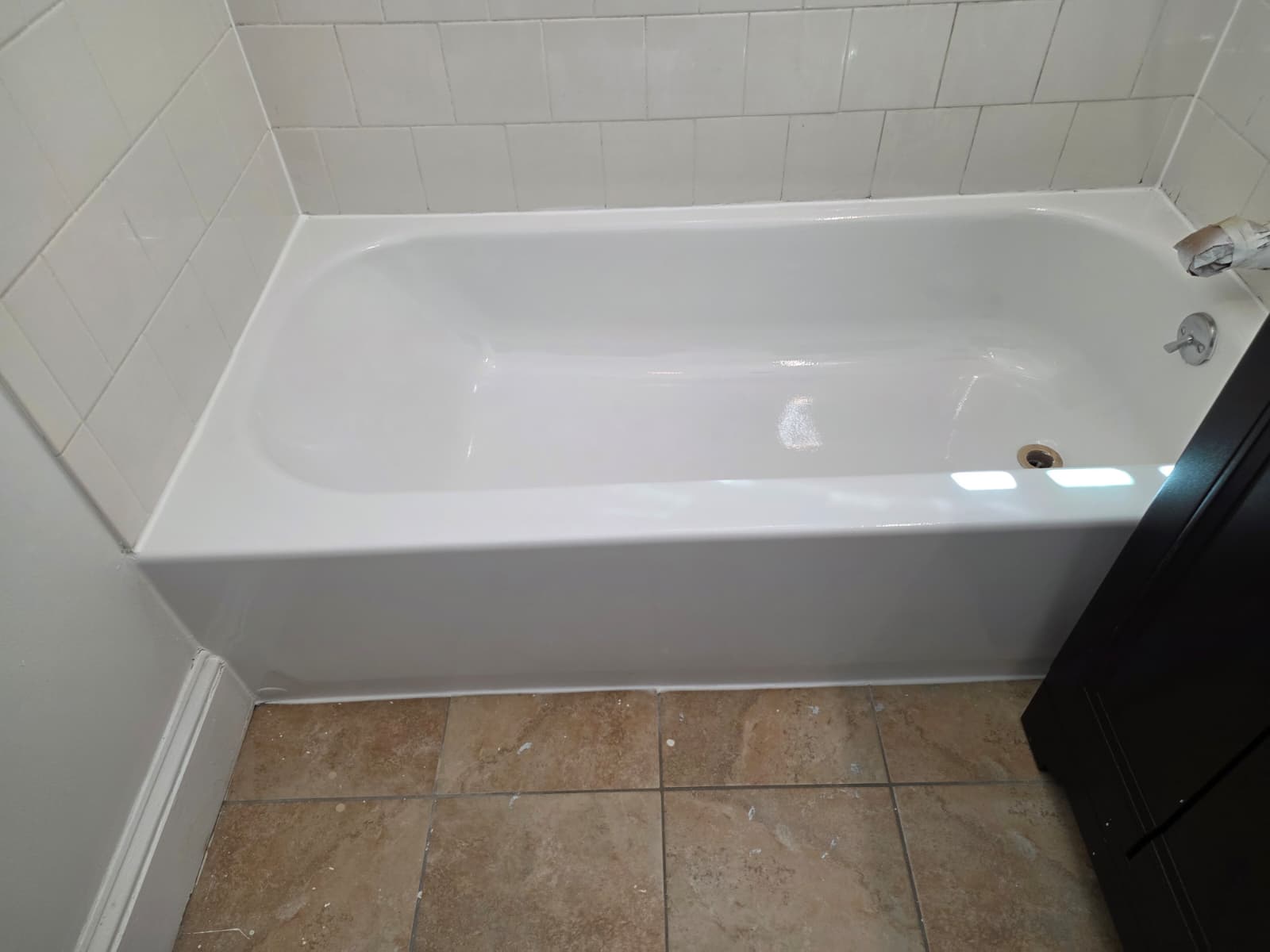 Bright refinished bathtub surface