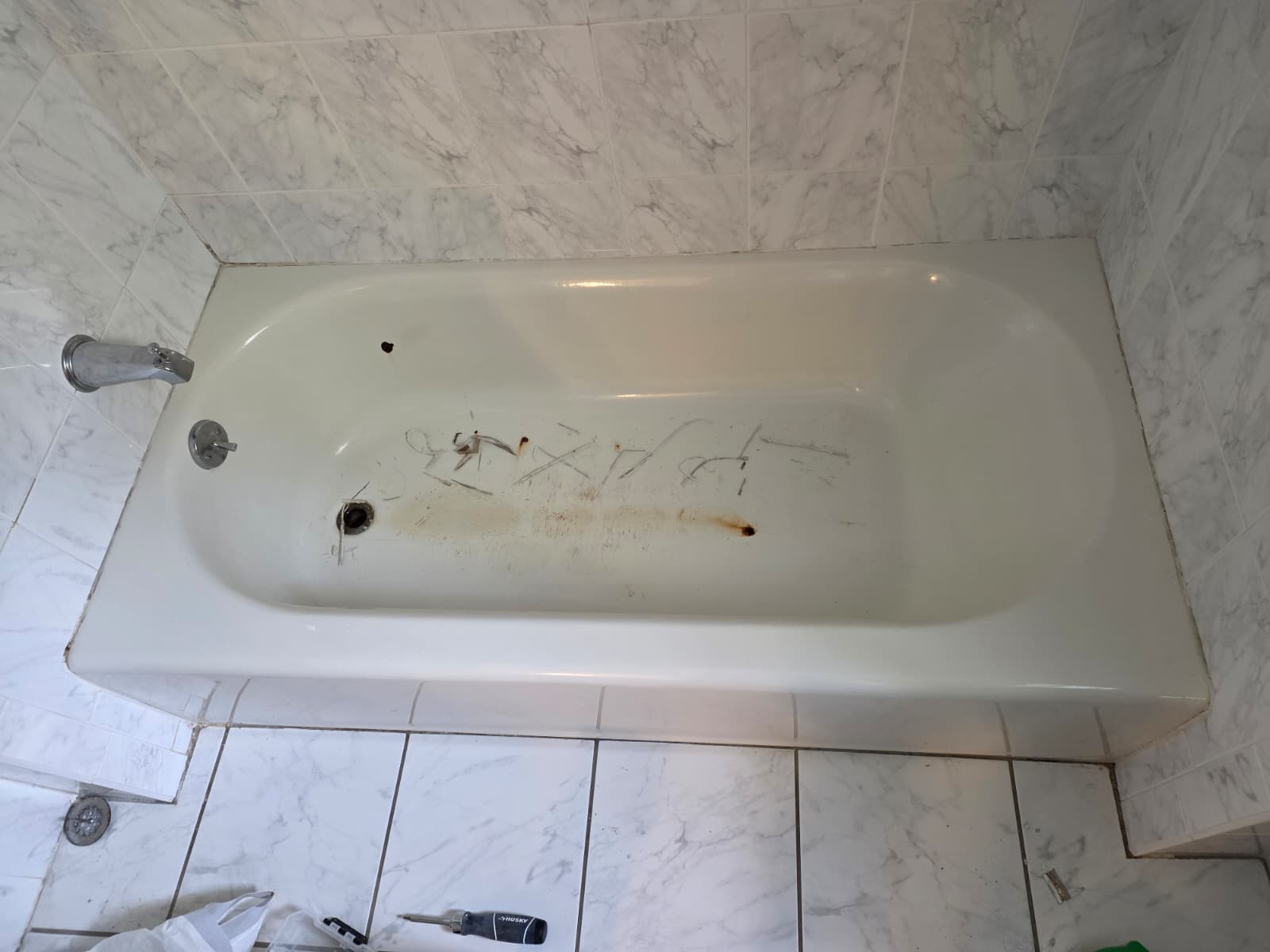 Bathtub surface before refinishing - project 9