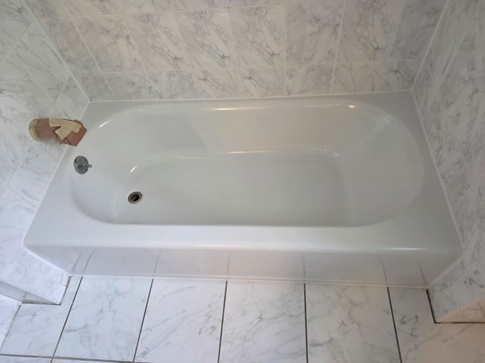 Bathtub surface after refinishing - project 9