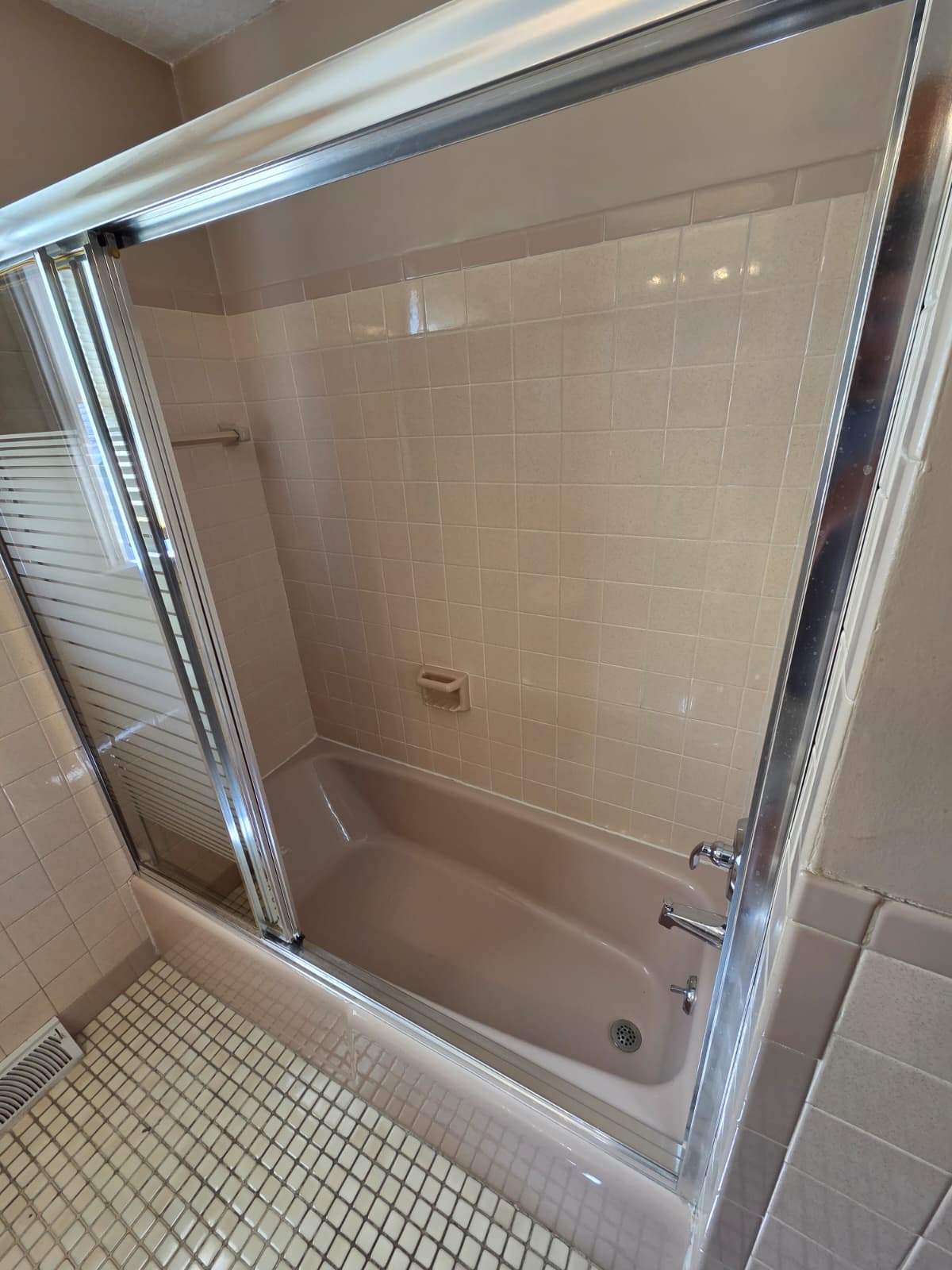 Bathtub surface before refinishing - project 3