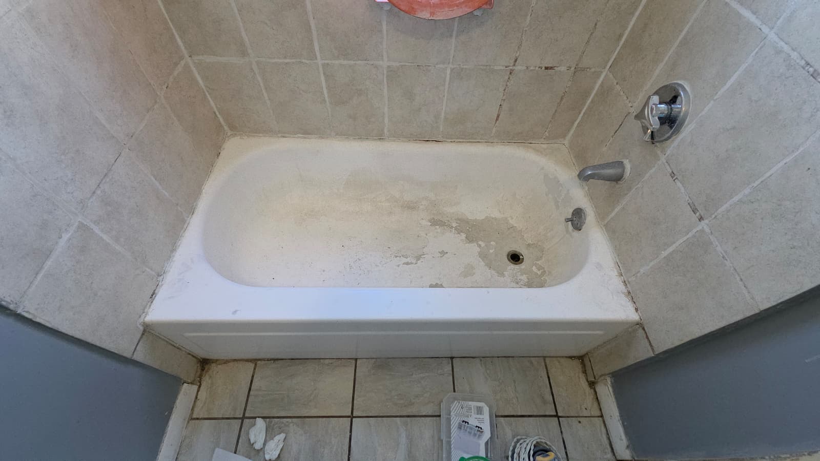 Bathtub surface before refinishing - project 4