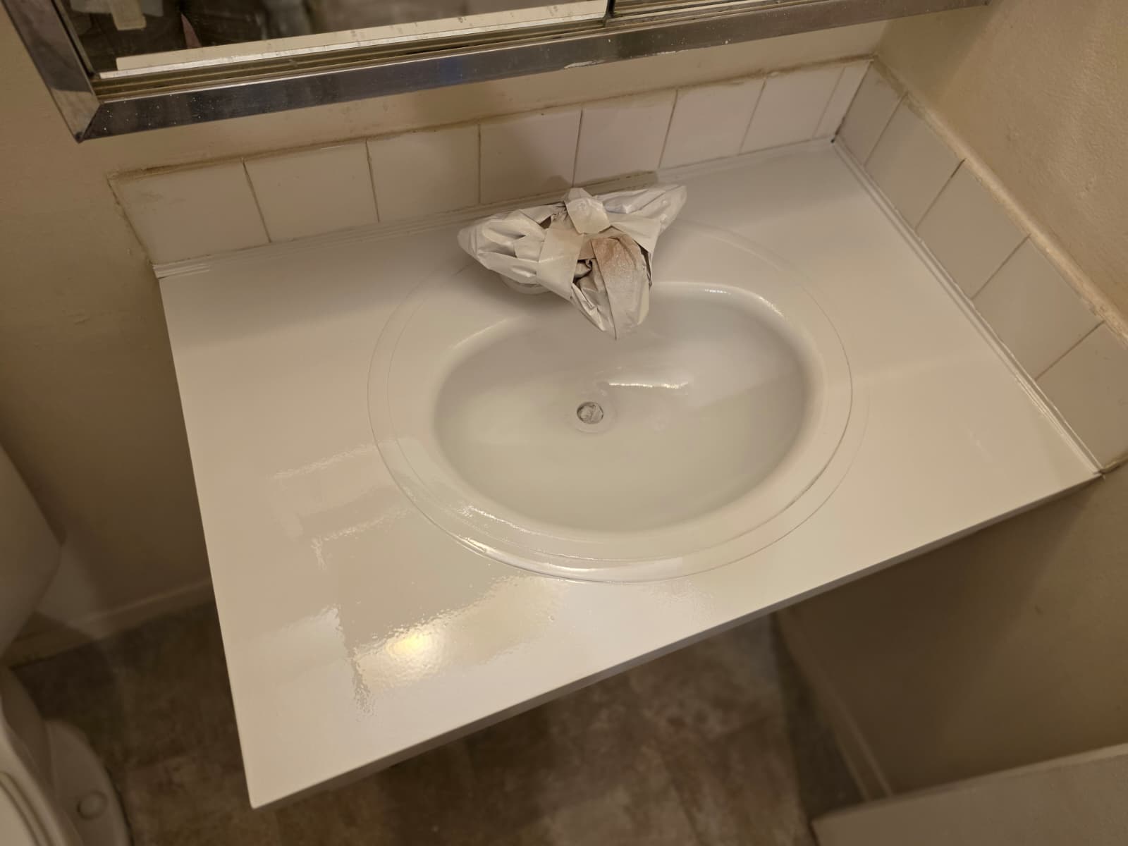 Bathtub surface after refinishing - project 7